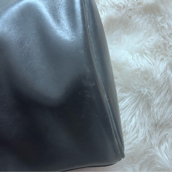 Vintage 90's Coach Fletcher #4150 black leather
shoulder/crossbody bag - Picture 12 of 14